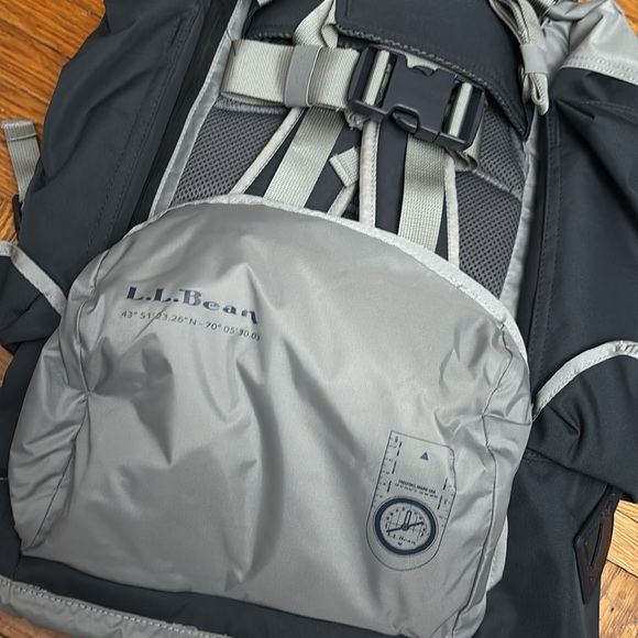 L.L. Bean Black and Gray Men's Backpack - Picture 4 of 7